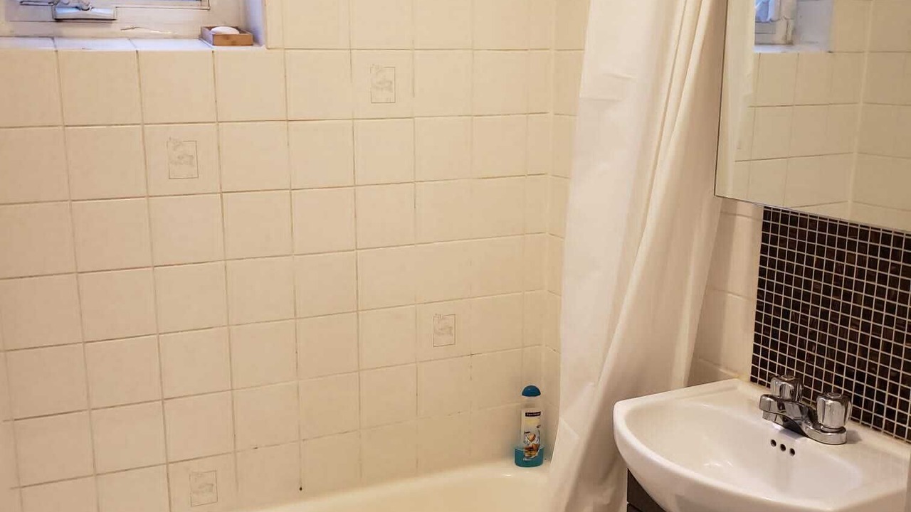 Photo of Bathroom in Cote-Des-Neiges—Notre-Dame-De-Grace