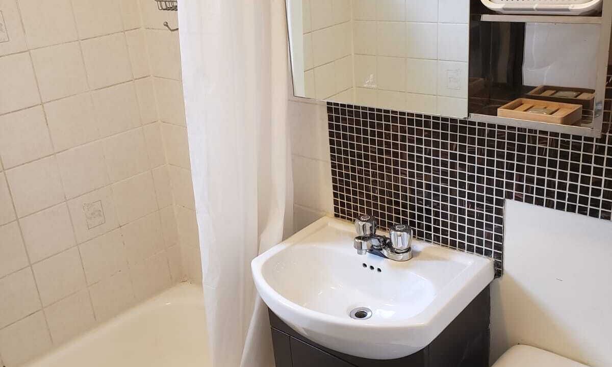 Photo of Bathroom in Cote-Des-Neiges—Notre-Dame-De-Grace