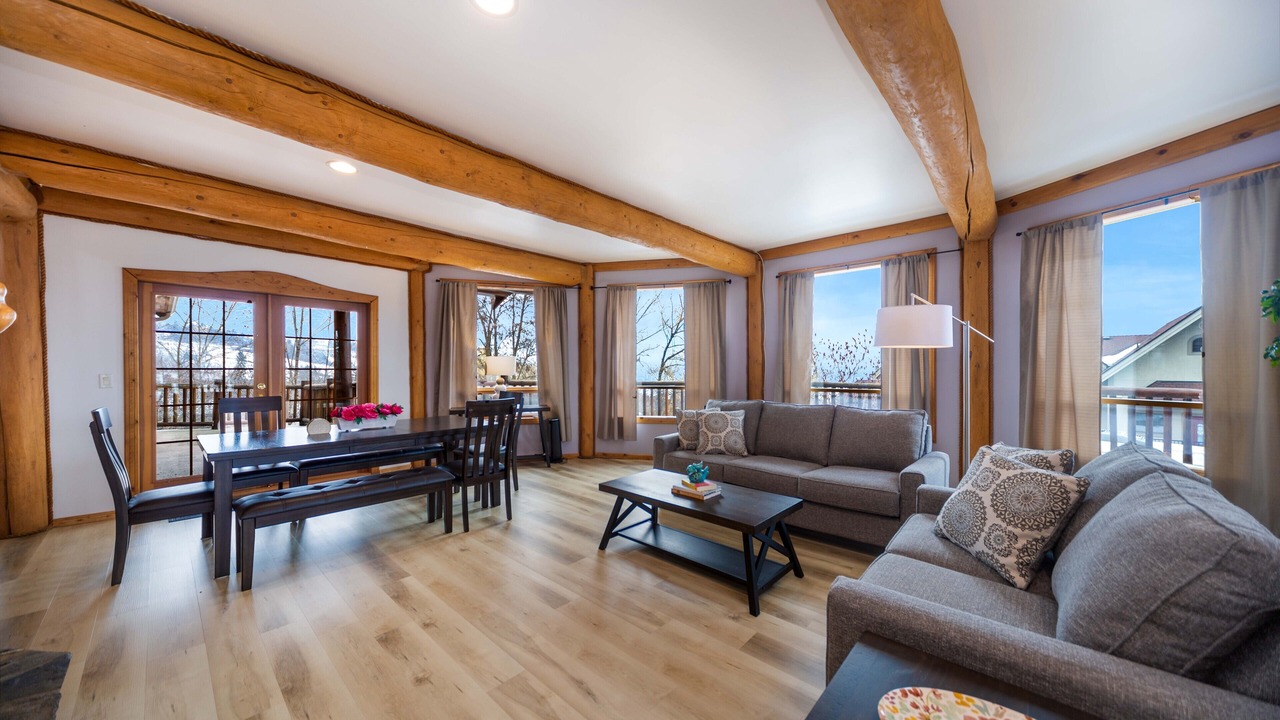 Photo of Livingroom in Vernon