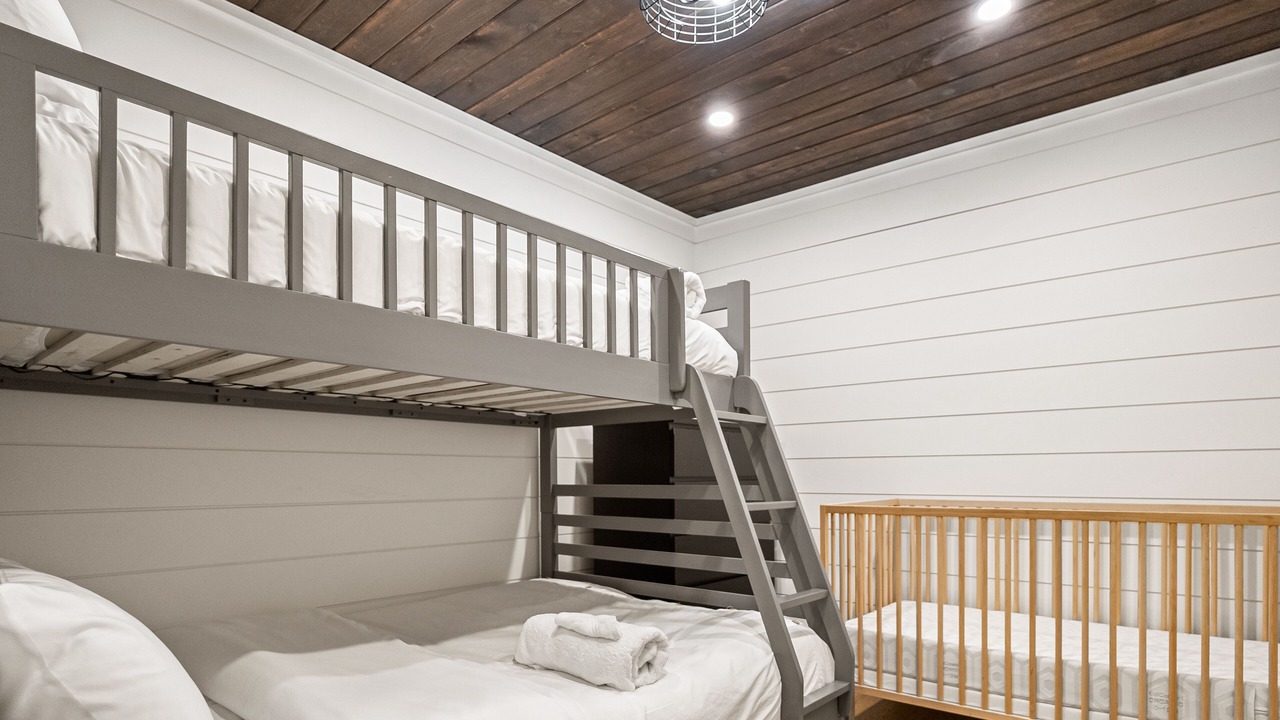 Photo of Bedroom in Gravenhurst