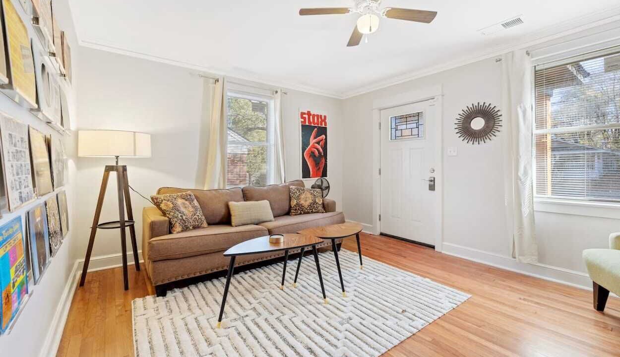 Photo of Livingroom in East Memphis