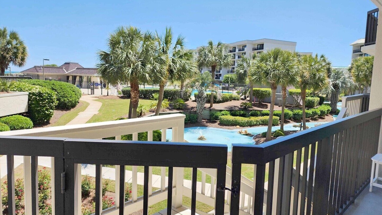 Photo of Patio Balcony in Litchfield by the Sea