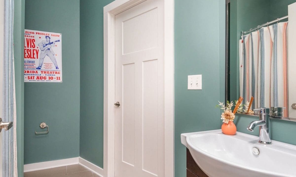 Photo of Bathroom in Hillsboro Village