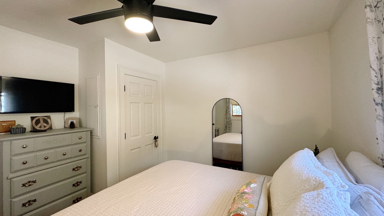 Photo of Bedroom in Dahlonega