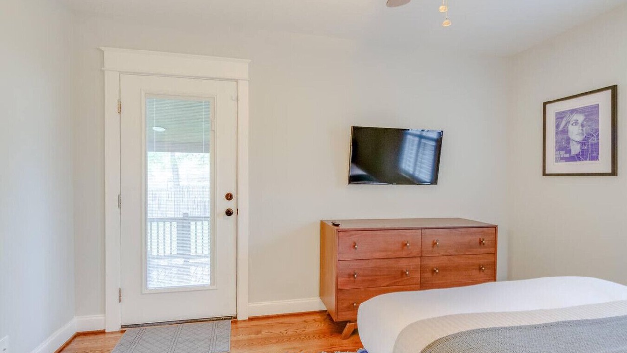 Photo of Bedroom in Inglewood