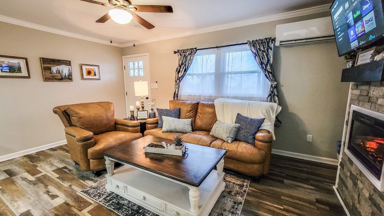 Photo of Livingroom in West Jefferson