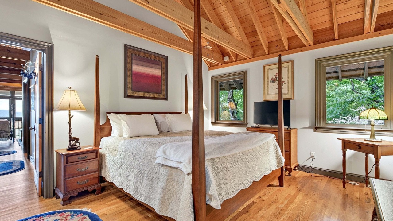 Photo of Bedroom in Laurel Ridge
