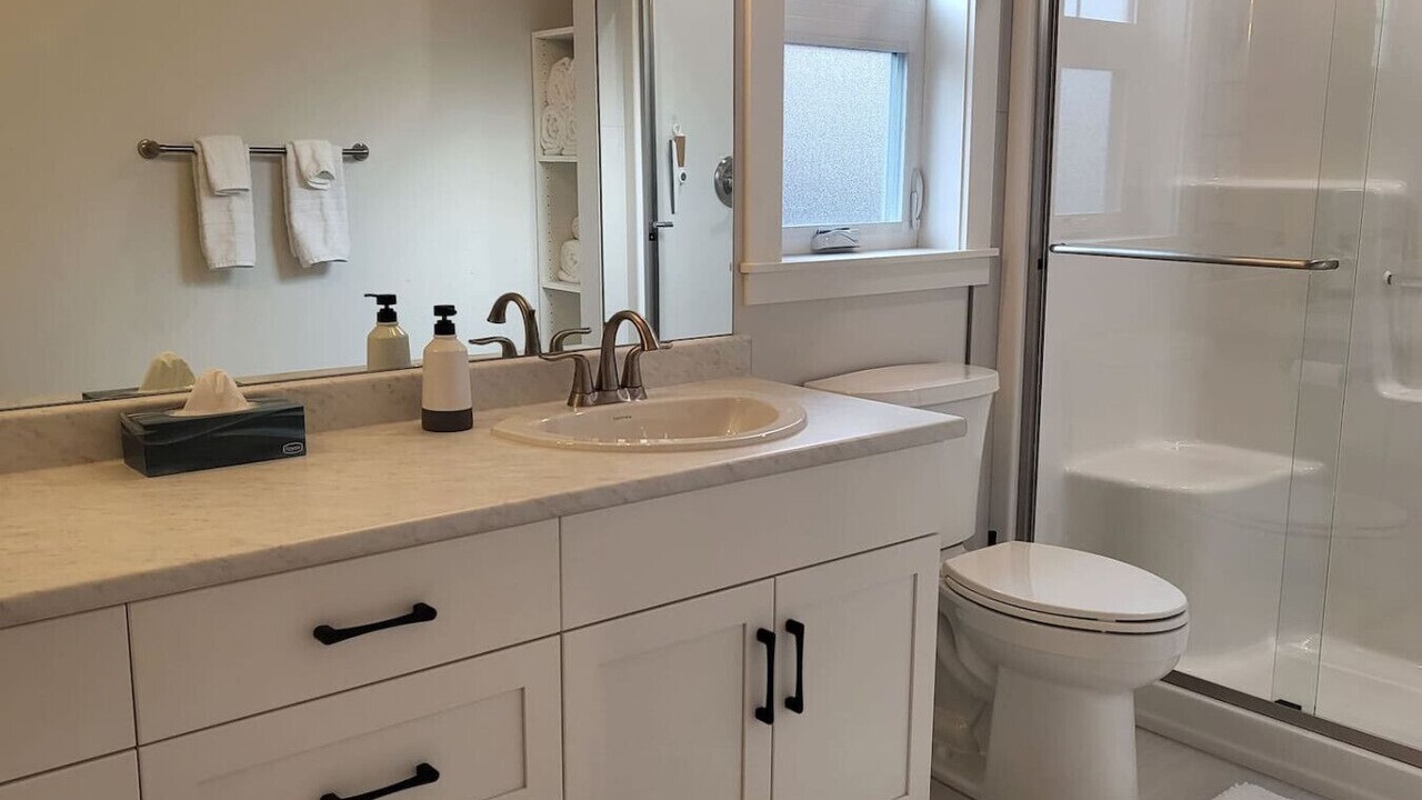 Photo of Bathroom in Osoyoos