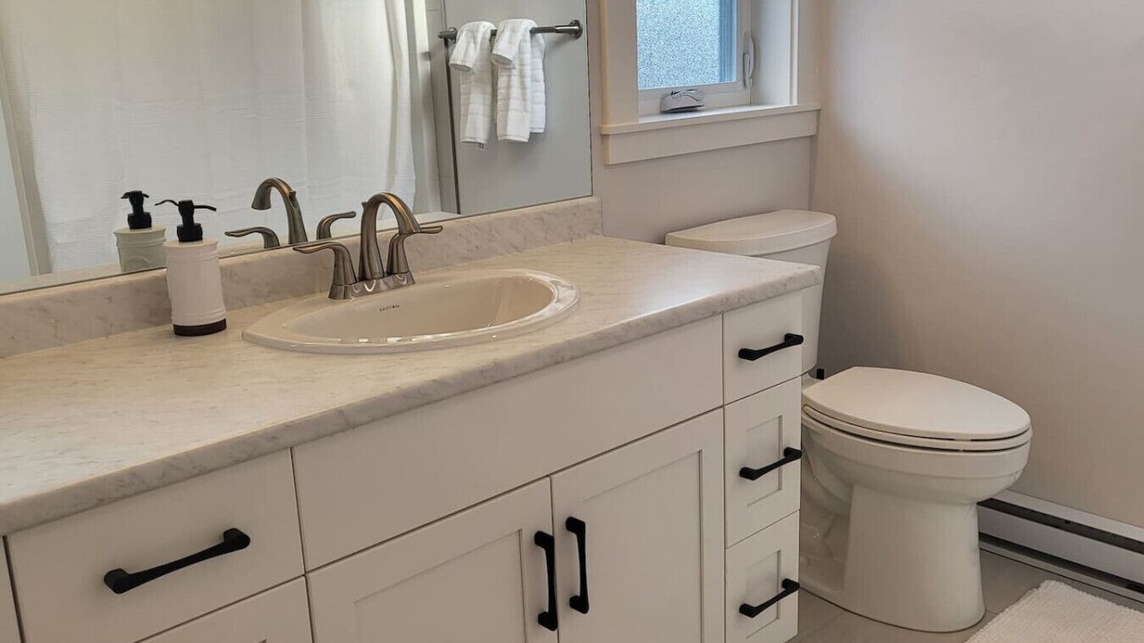 Photo of Bathroom in Osoyoos