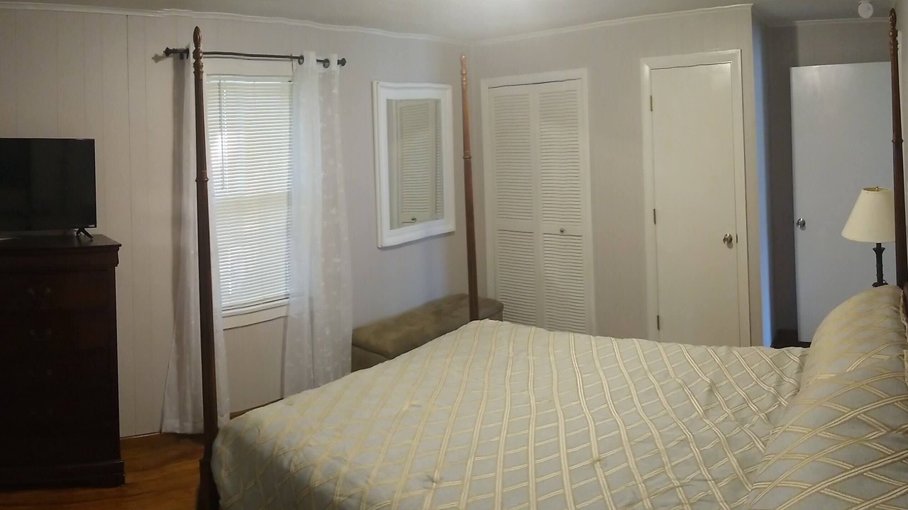Photo of Bedroom in Pine Crest