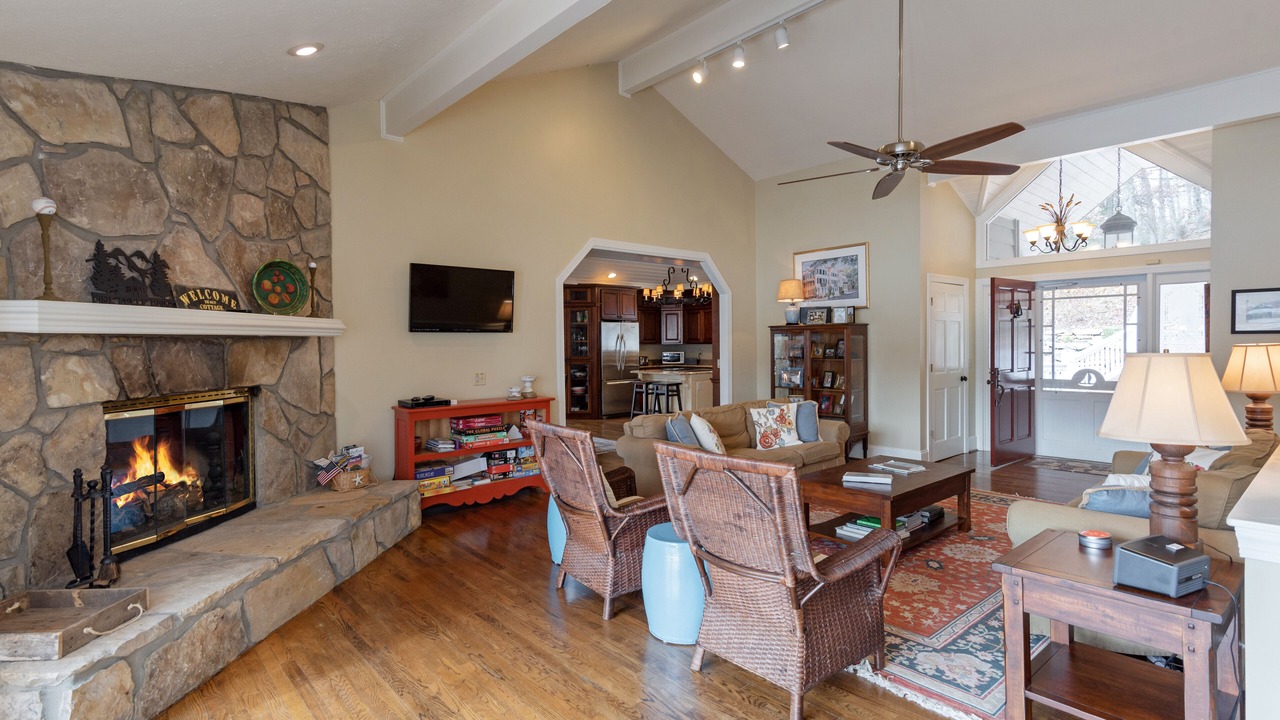 Photo of Livingroom in Cullowhee
