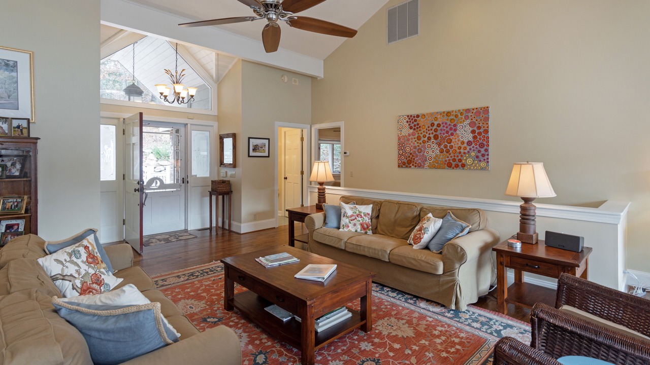 Photo of Livingroom in Cullowhee