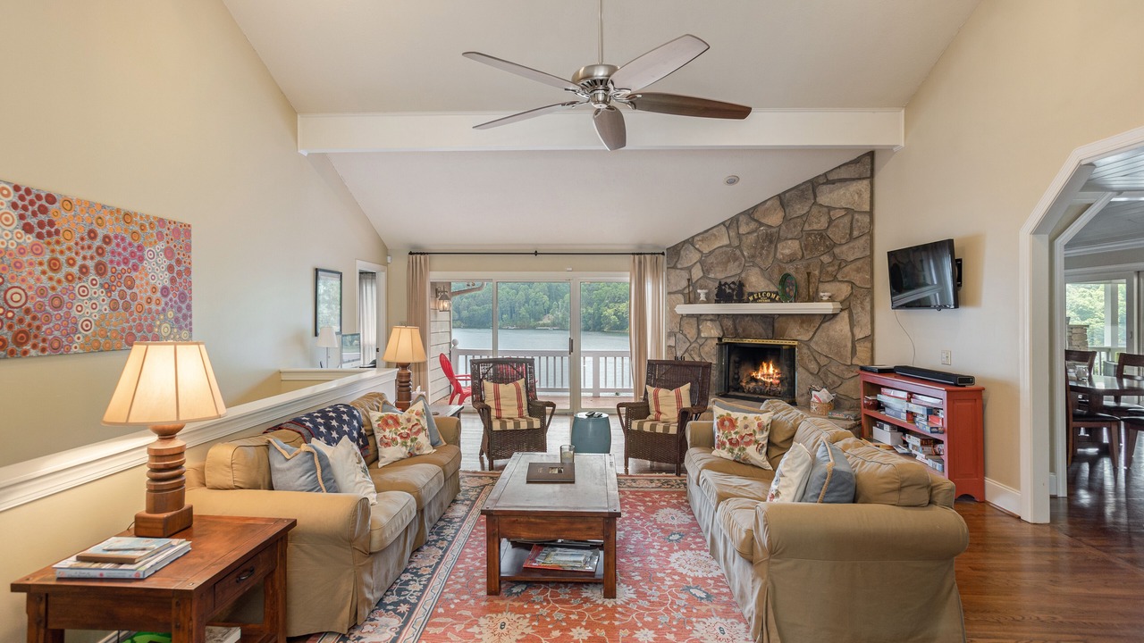 Photo of Livingroom in Cullowhee