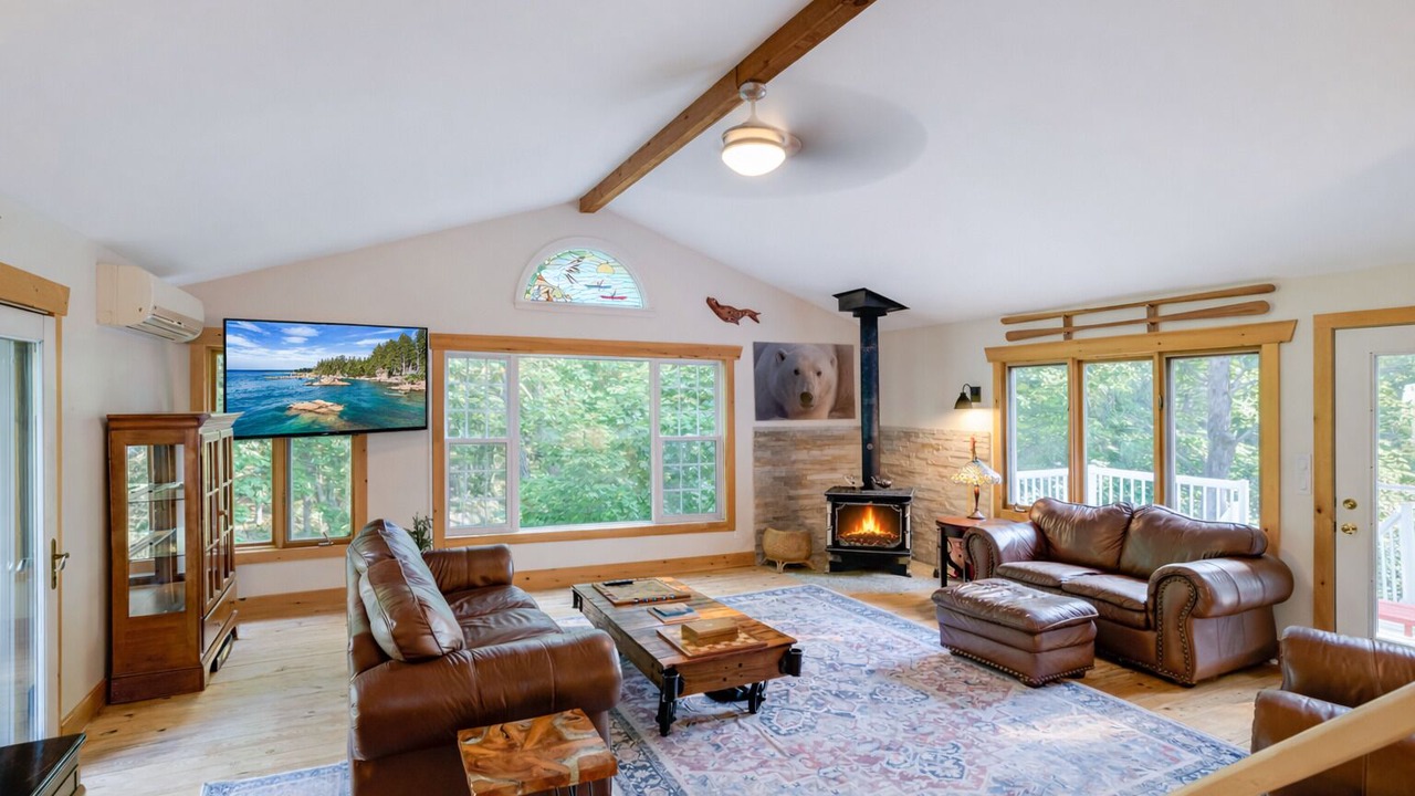 Photo of Livingroom in Parry Sound