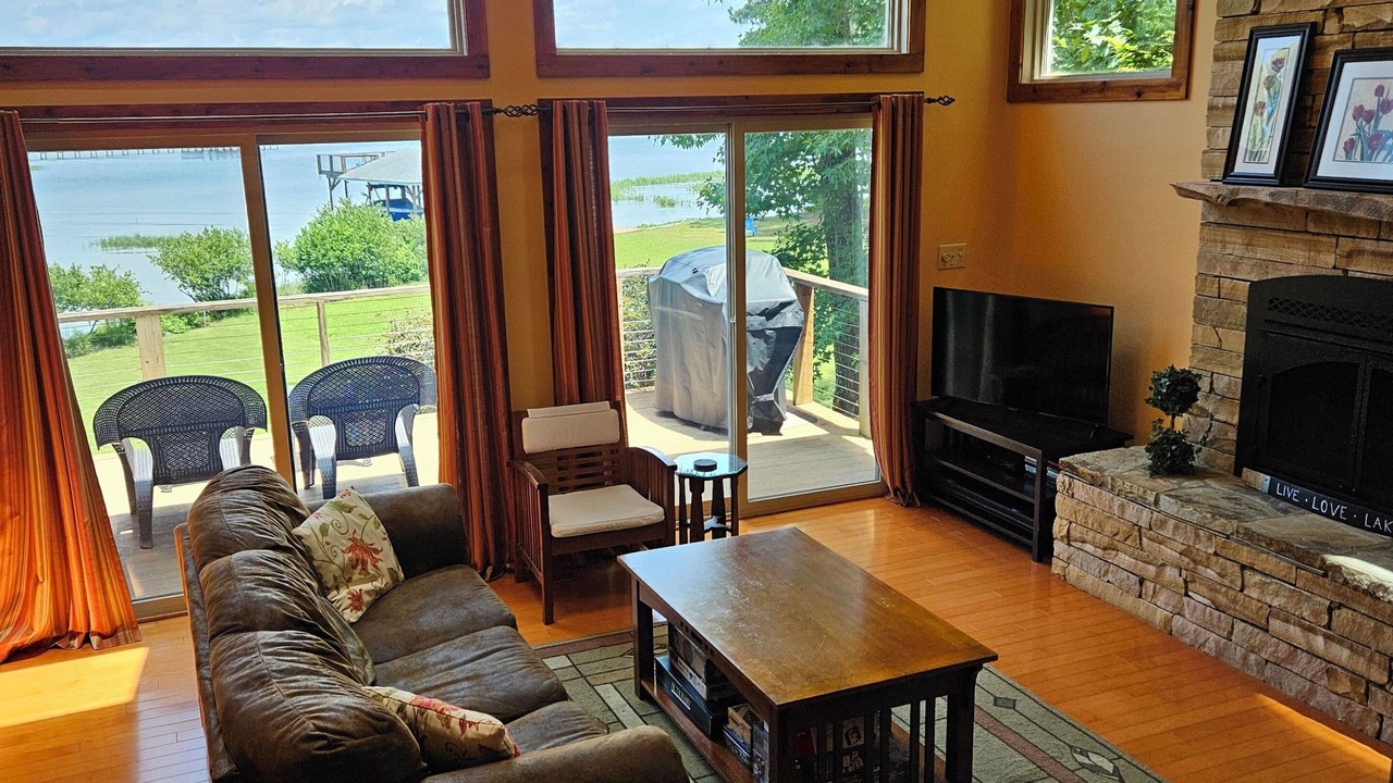 Photo of Livingroom in Olde Ferry Estates