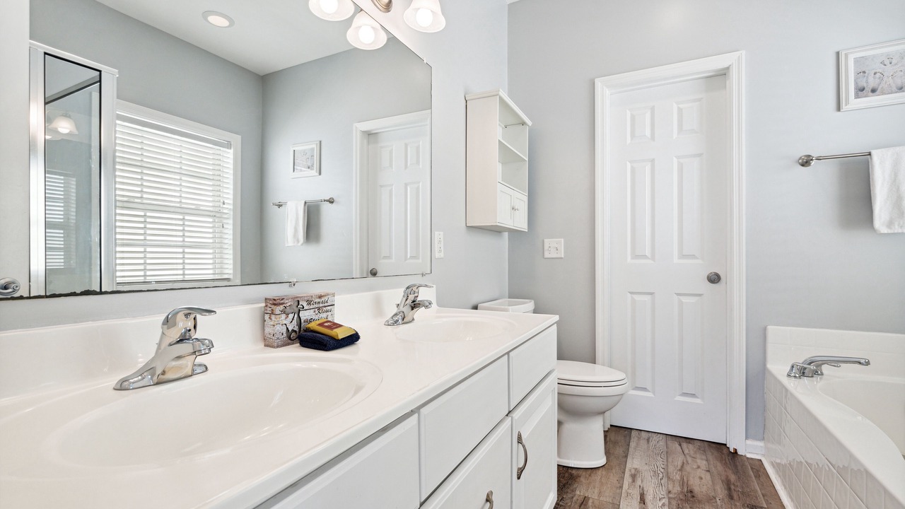 Photo of Bathroom in Waters Edge