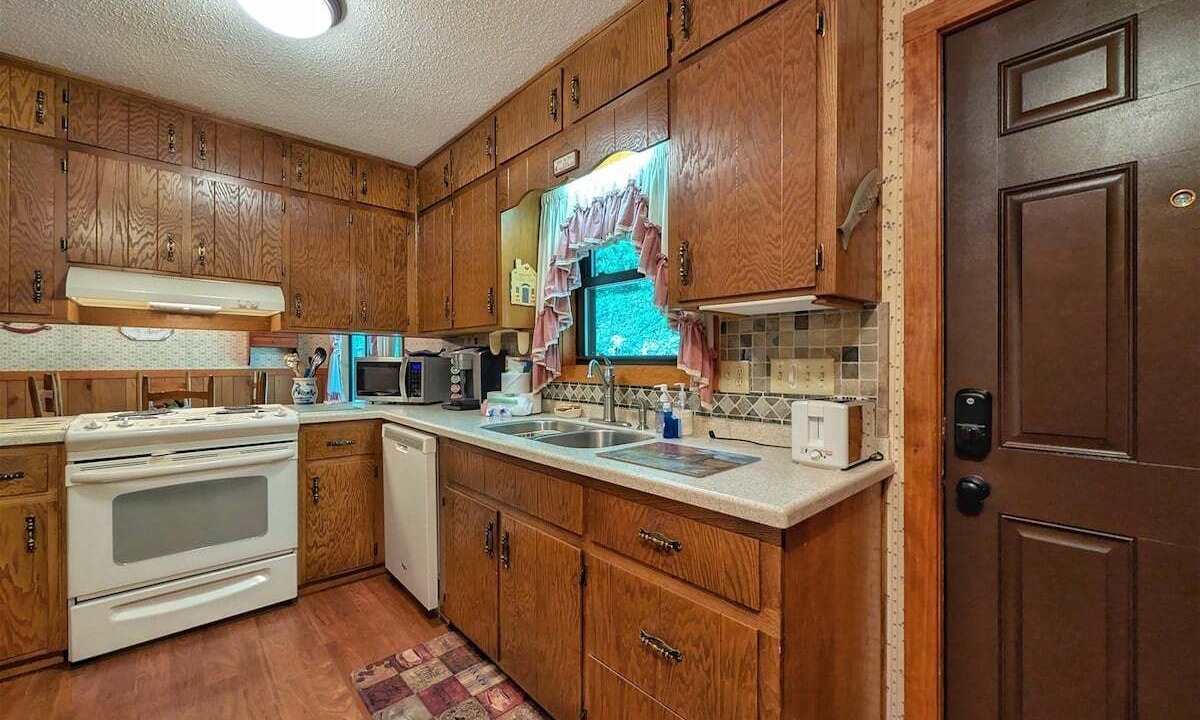 Photo of Kitchen in Lake Junaluska