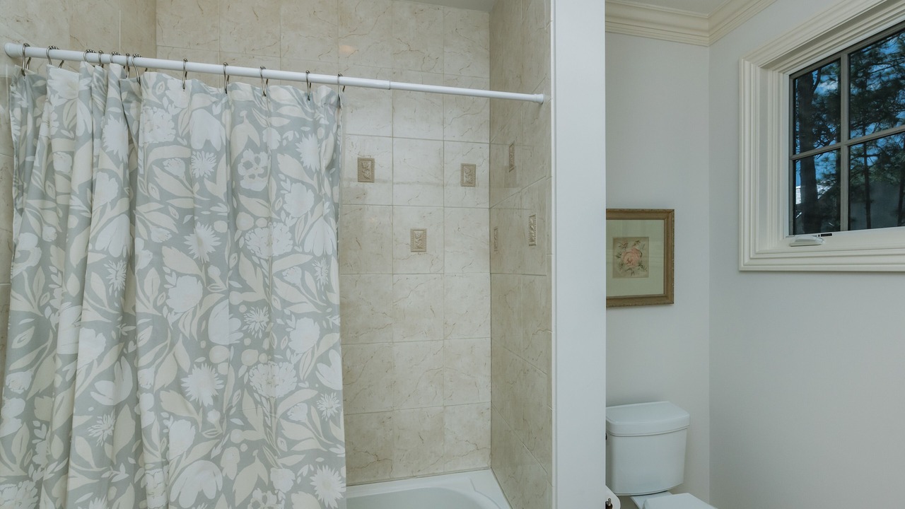 Photo of Bathroom in Vanderhorst Plantation