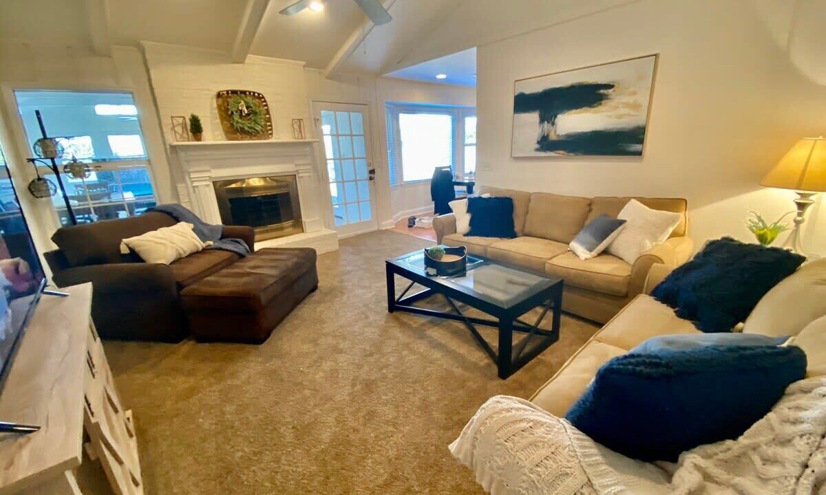 Photo of Livingroom in Hanahan