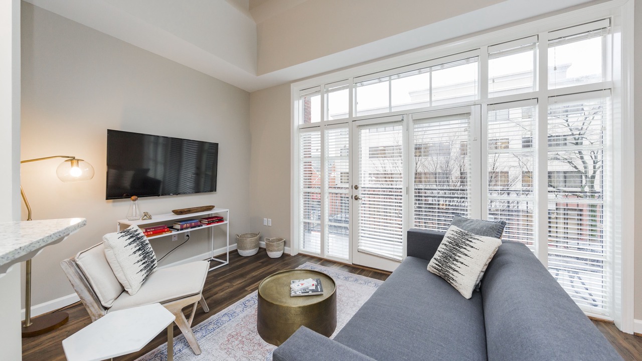 Photo of Livingroom in Hillsboro West End