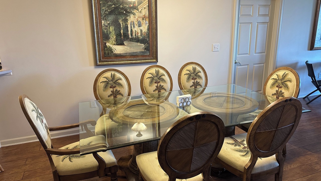 Photo of Livingroom in Arcadian Shores