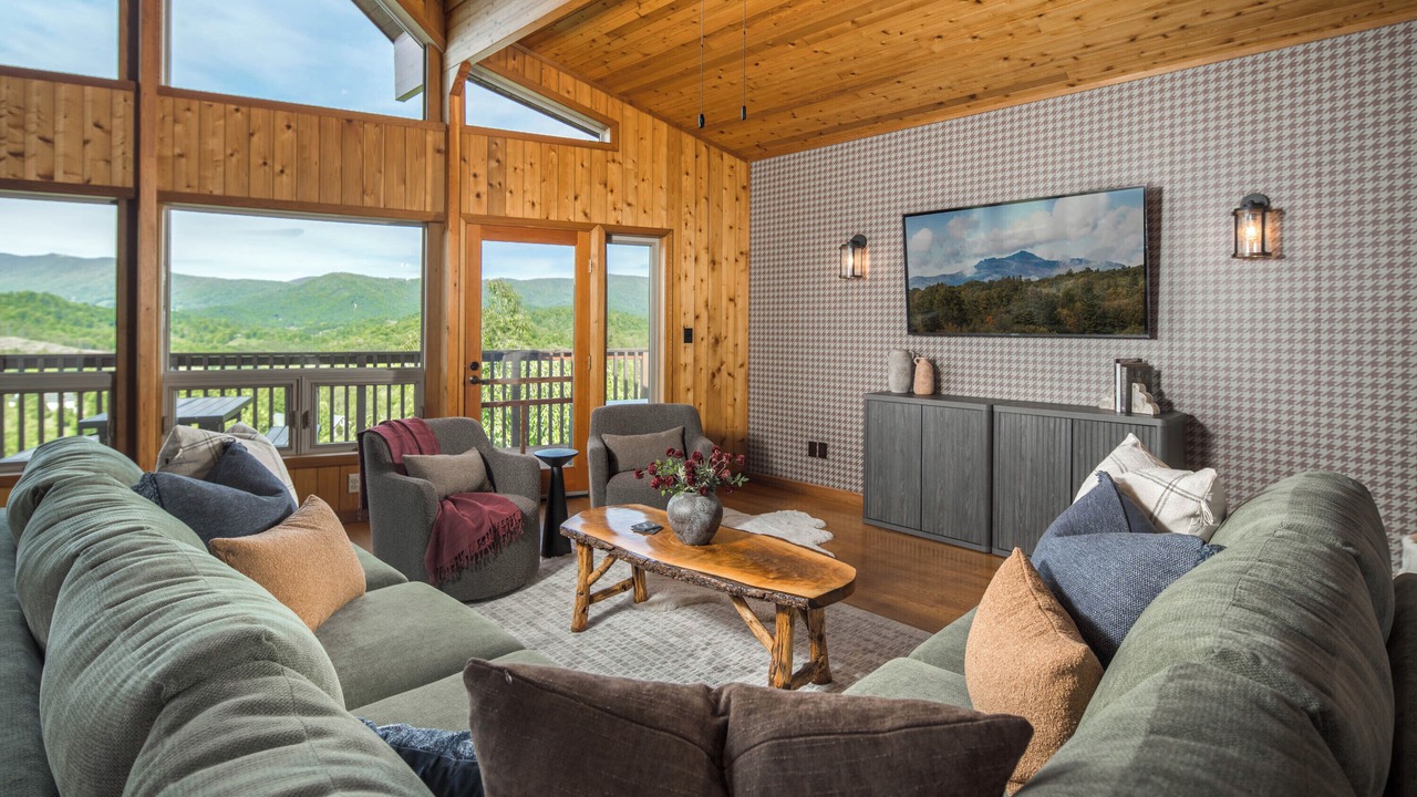 Photo of Livingroom in Sugar Grove