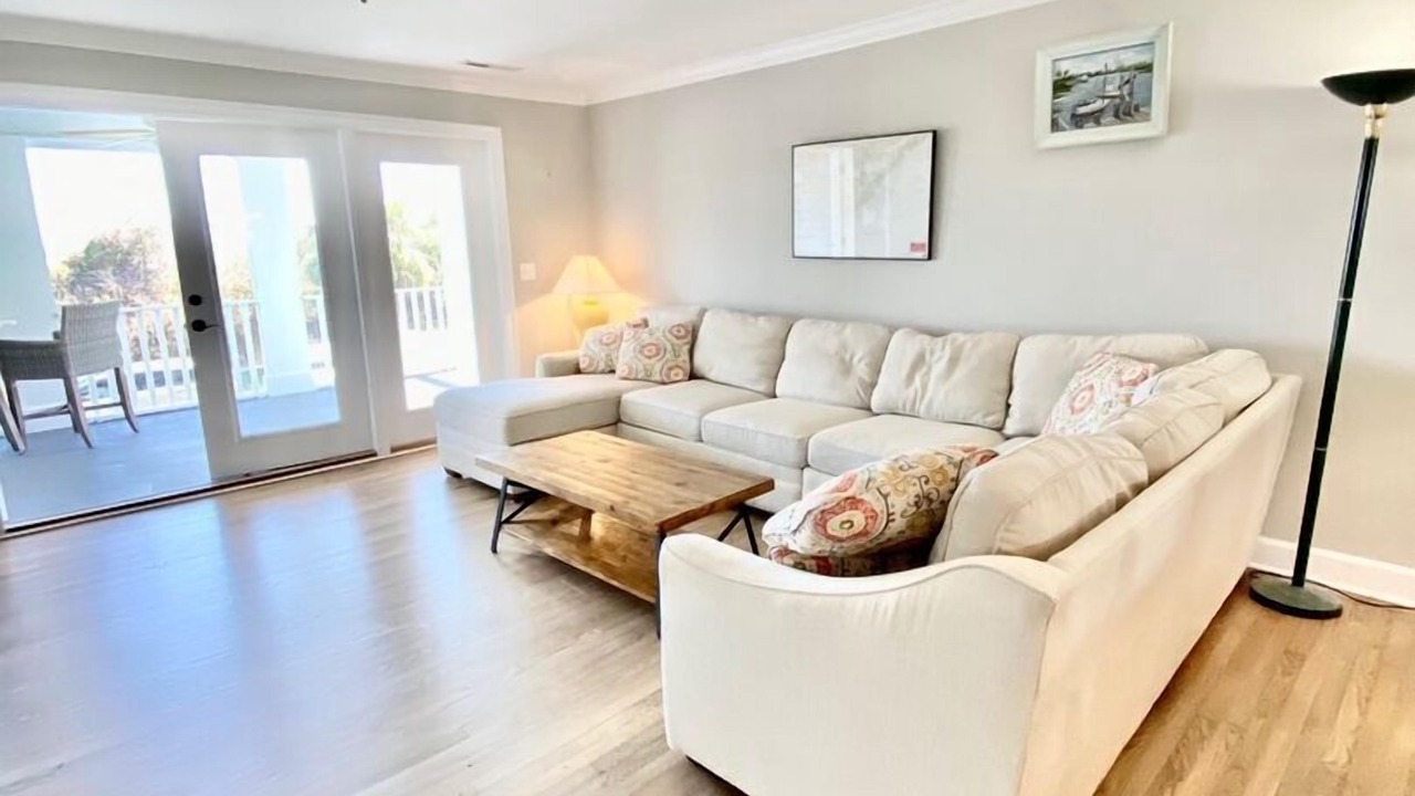 Photo of Livingroom in Sullivan's Island