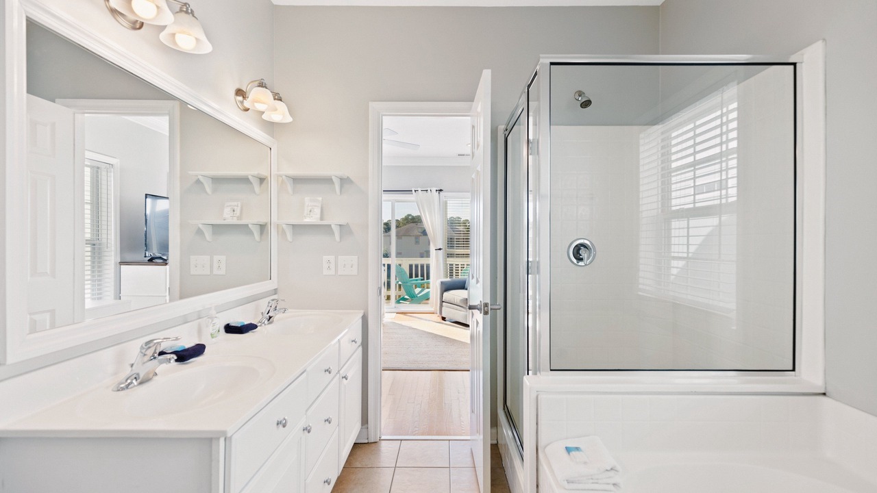 Photo of Bathroom in Waters Edge