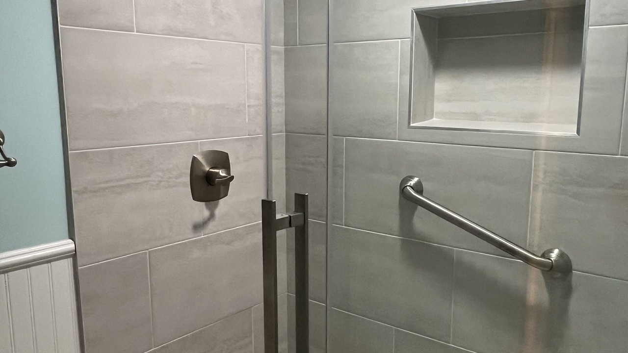 Photo of Bathroom in Arcadian Shores