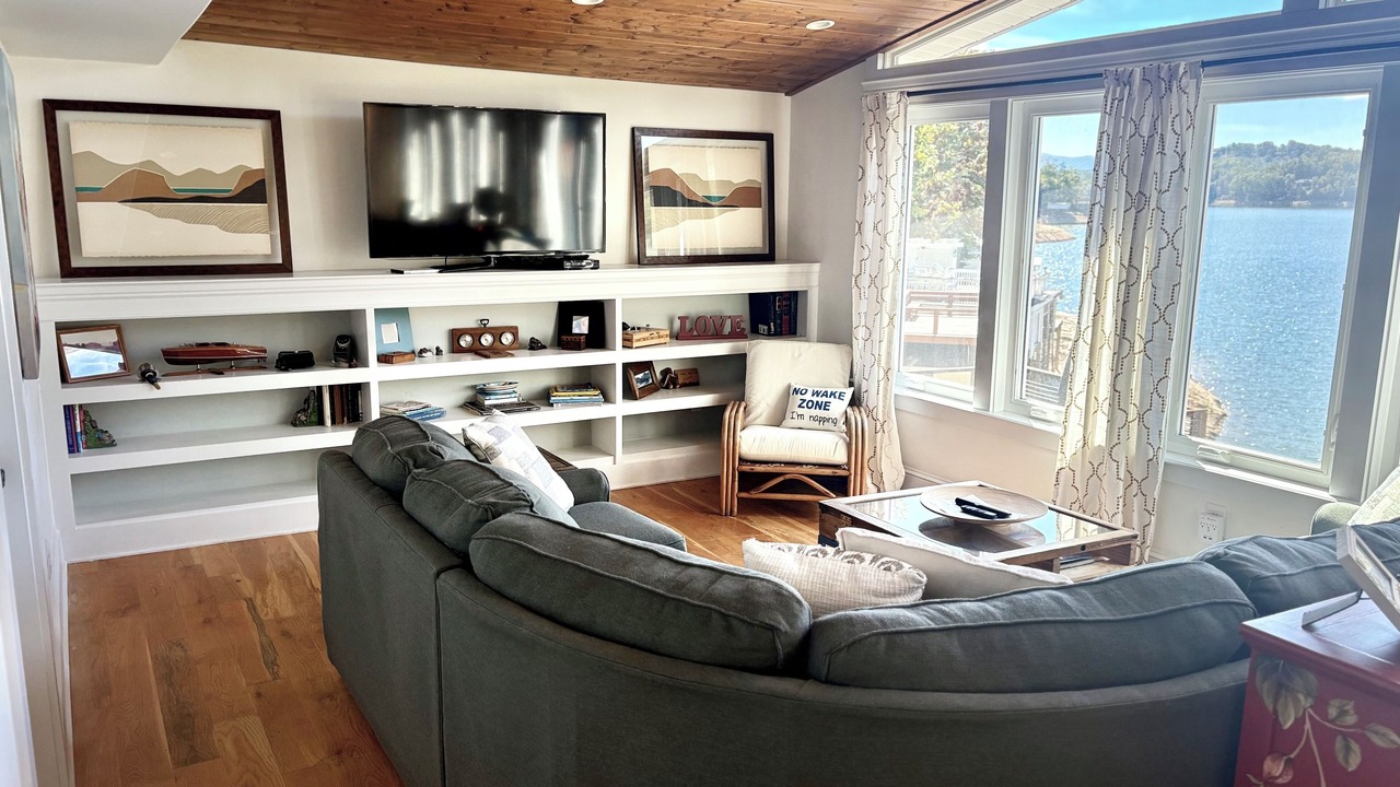 Photo of Livingroom in Lake Lure