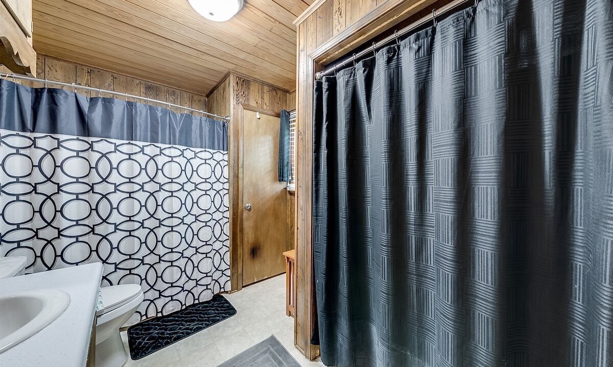 Photo of Bathroom in Helen