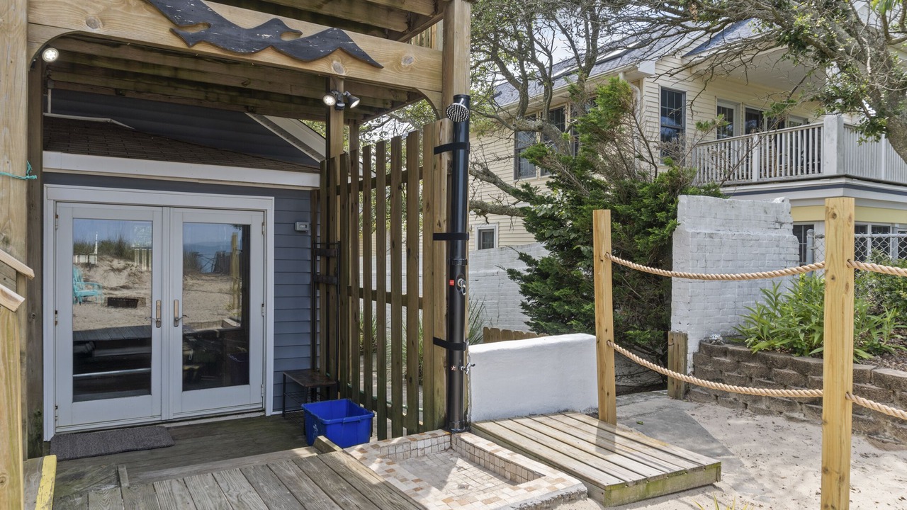 Photo of Outdoor in Cottage Line