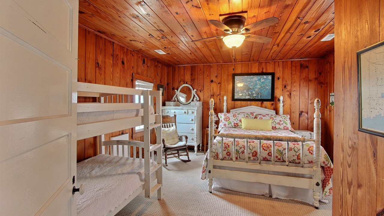 Photo of Bedroom in River Road