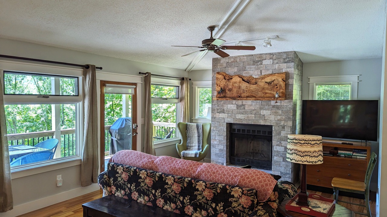 Photo of Livingroom in Waynesville