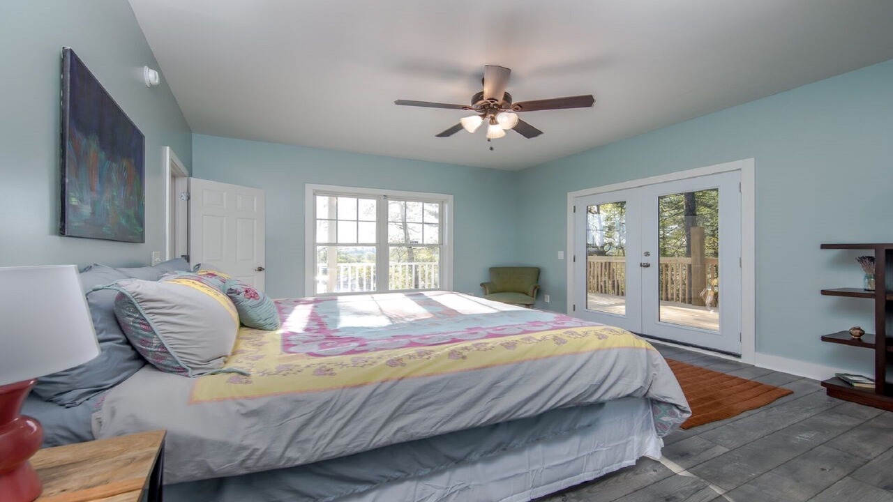 Photo of Bedroom in Hendersonville
