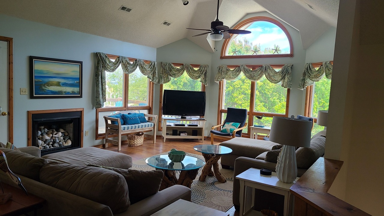 Photo of Bedroom in Monteray Shores