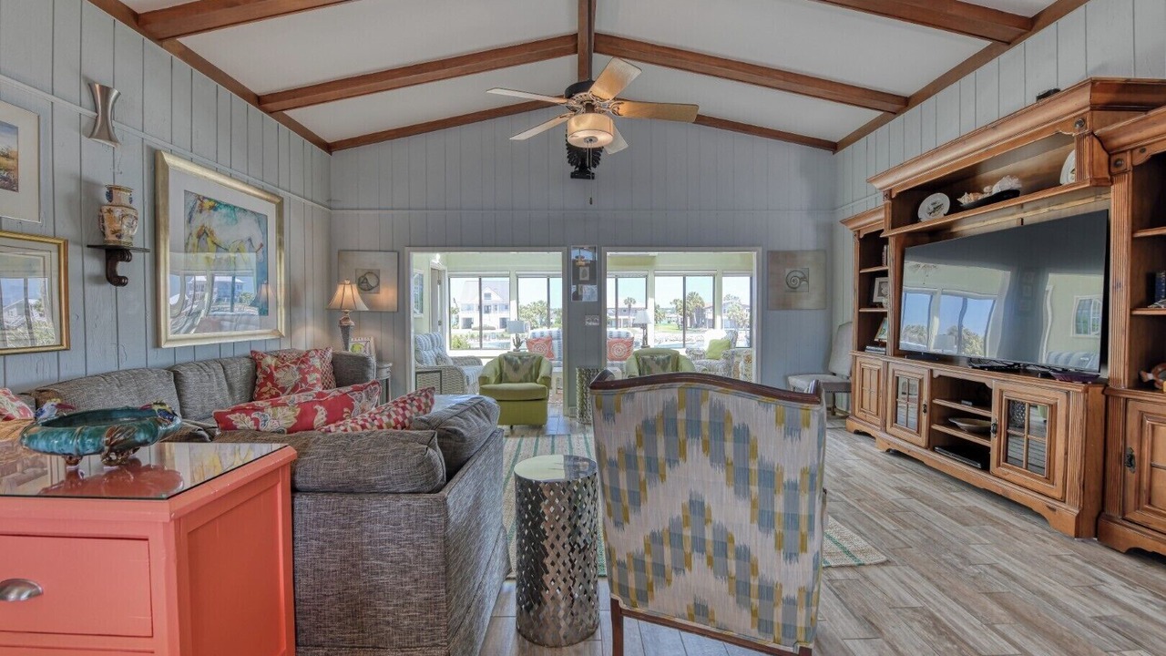 Photo of Livingroom in Inlet Harbour