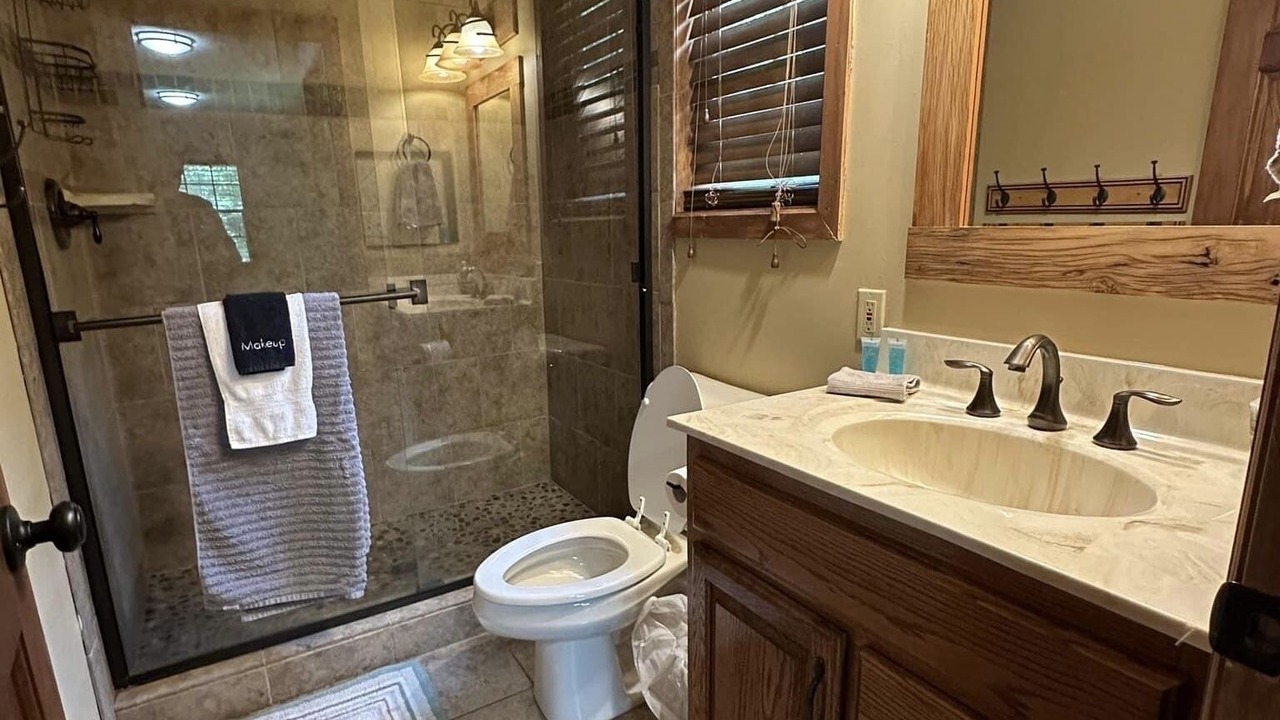 Photo of Bathroom in Byrdstown