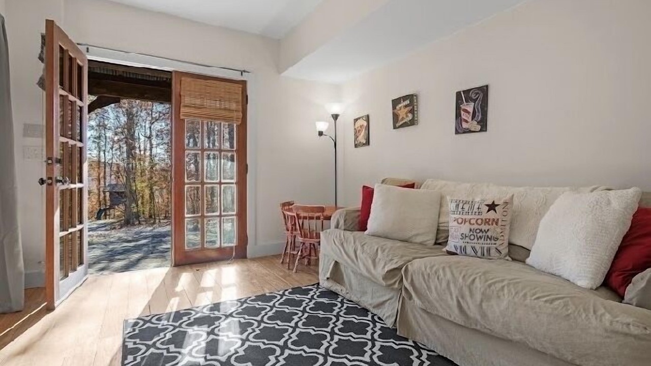 Photo of Livingroom in Lupton City