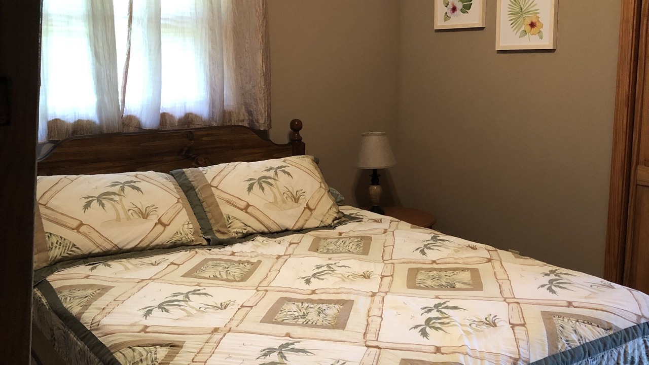 Photo of Bedroom in Flat Hollow Marina