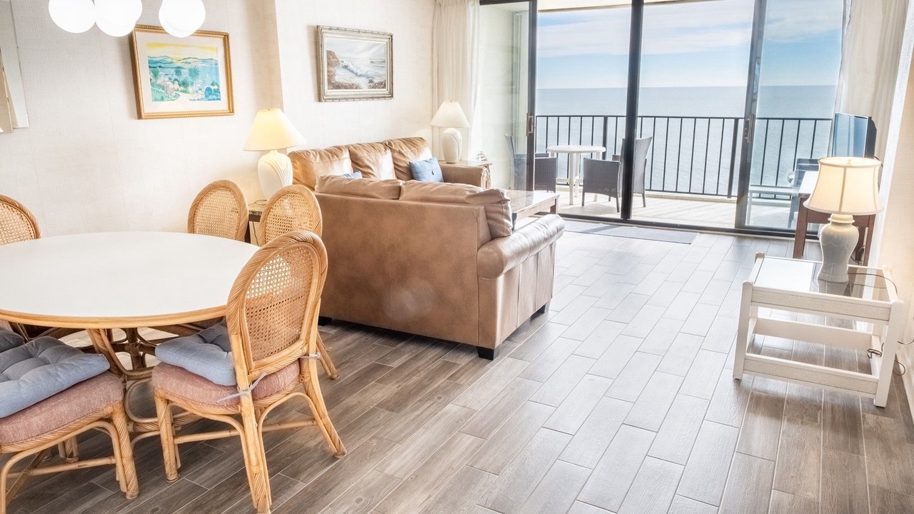 Photo of Livingroom in Arcadian Shores