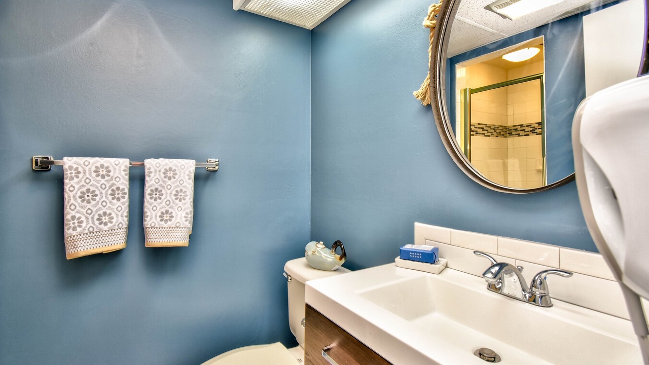 Photo of Bathroom in Arcadian Shores