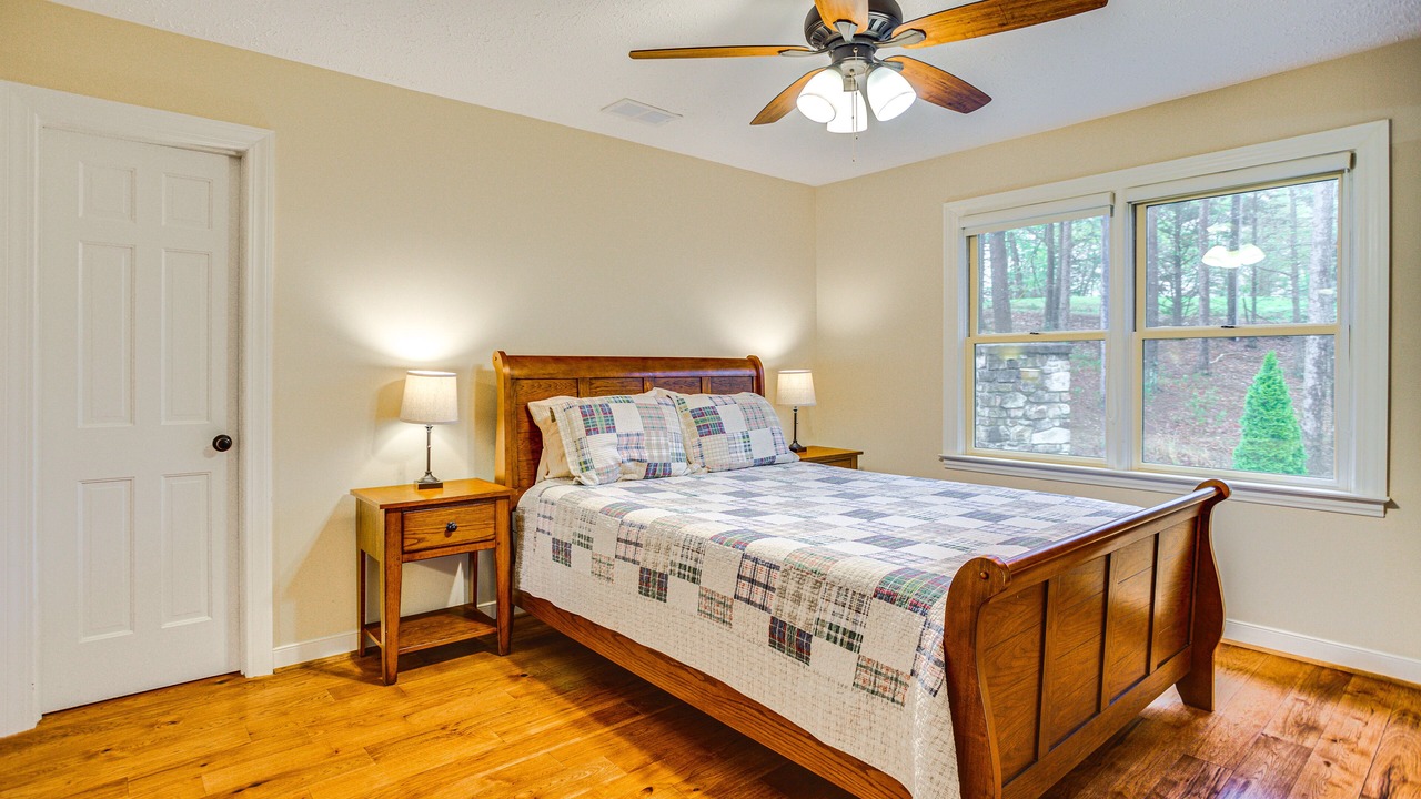 Photo of Bedroom in Dahlonega