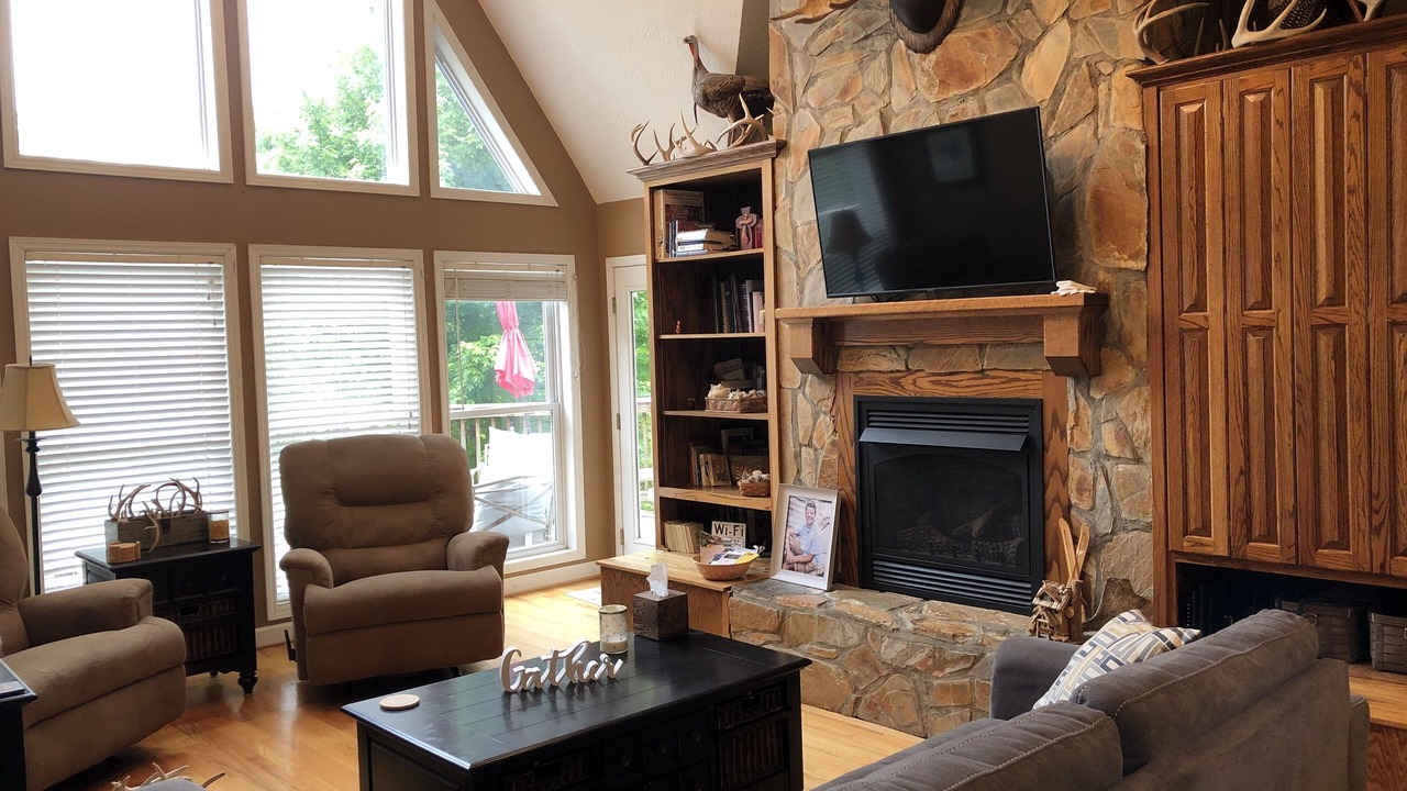 Photo of Livingroom in Peters Creek