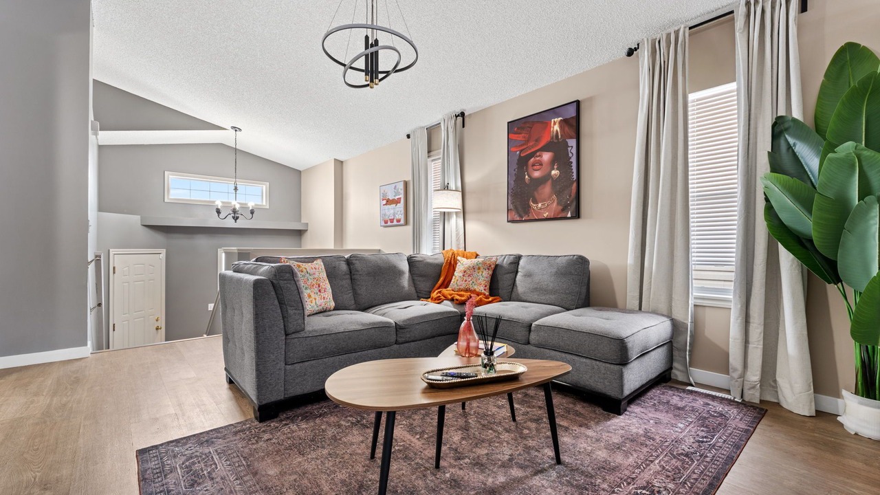 Photo of Livingroom in Southeast Edmonton
