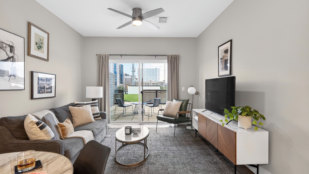 Photo of Livingroom in Hillsboro West End