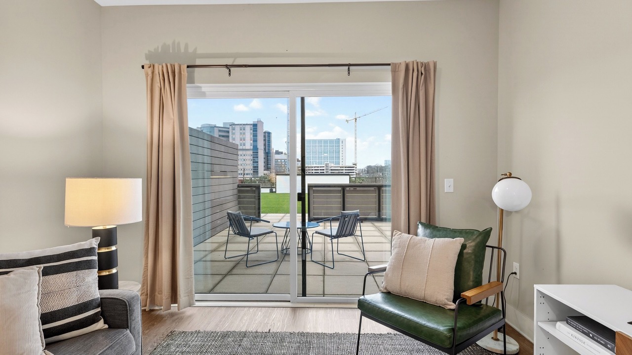 Photo of Livingroom in Hillsboro West End