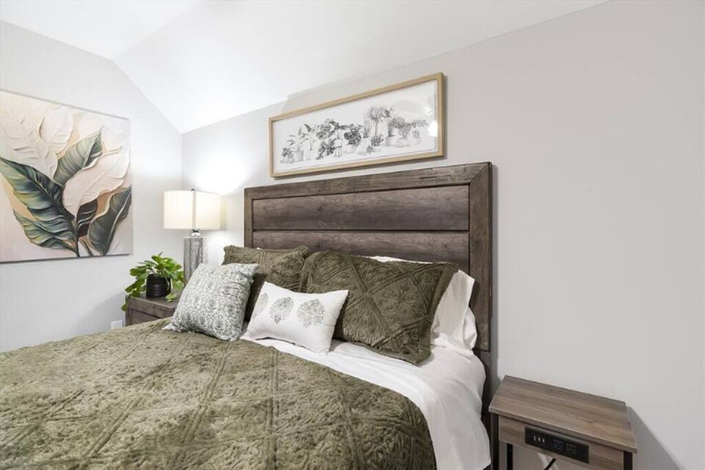 Photo of Bedroom in Colonial Heights