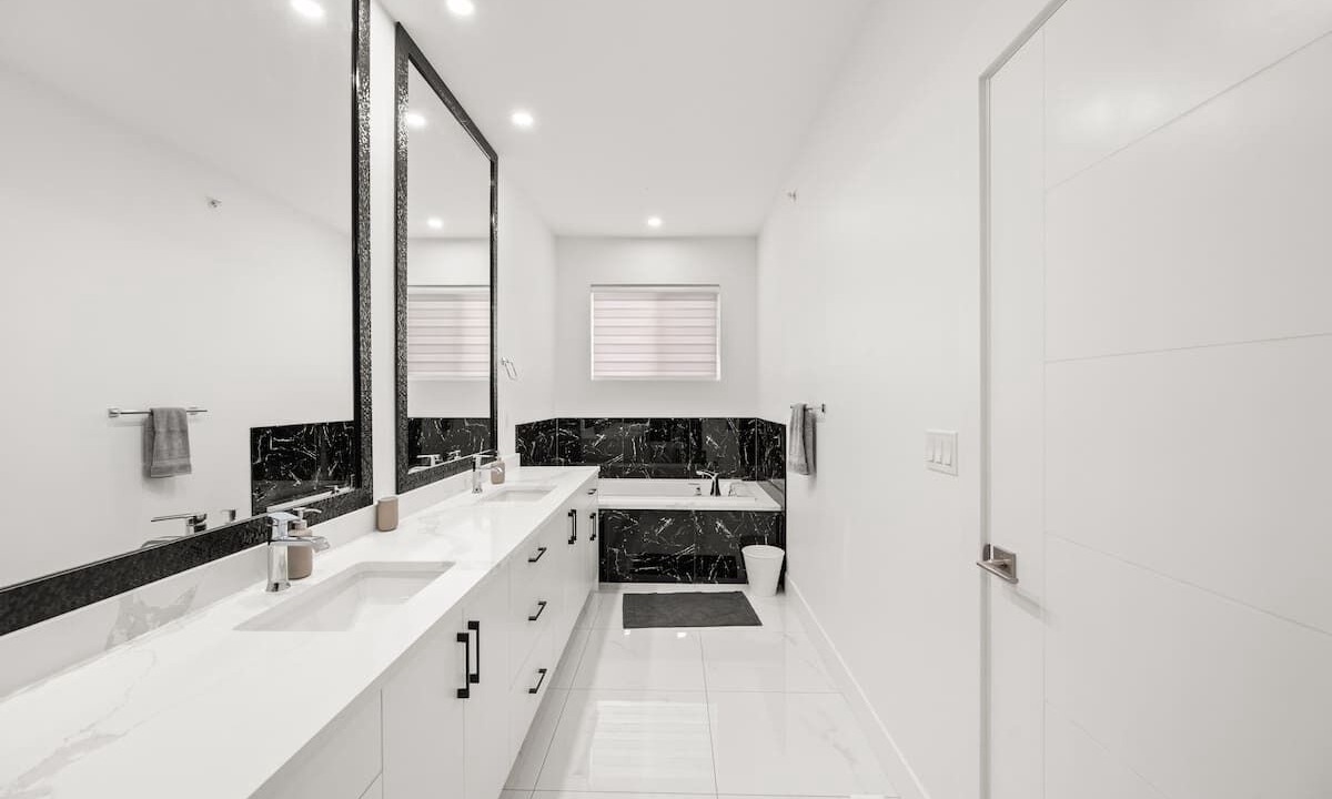 Photo of Bathroom in Eastern Hillsides