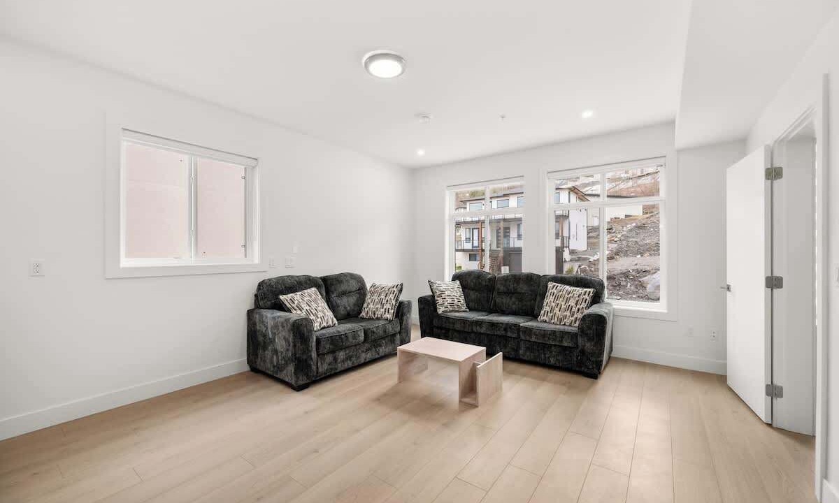 Photo of Livingroom in Eastern Hillsides